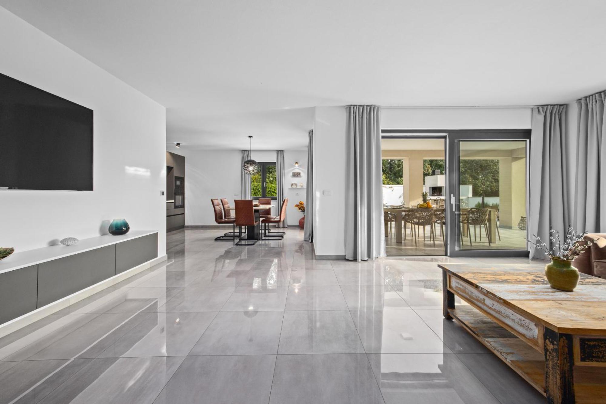 Special Offer! New Luxury Apartment With Pool, Fitness, Outdoor Bar&Grill Buje Kültér fotó