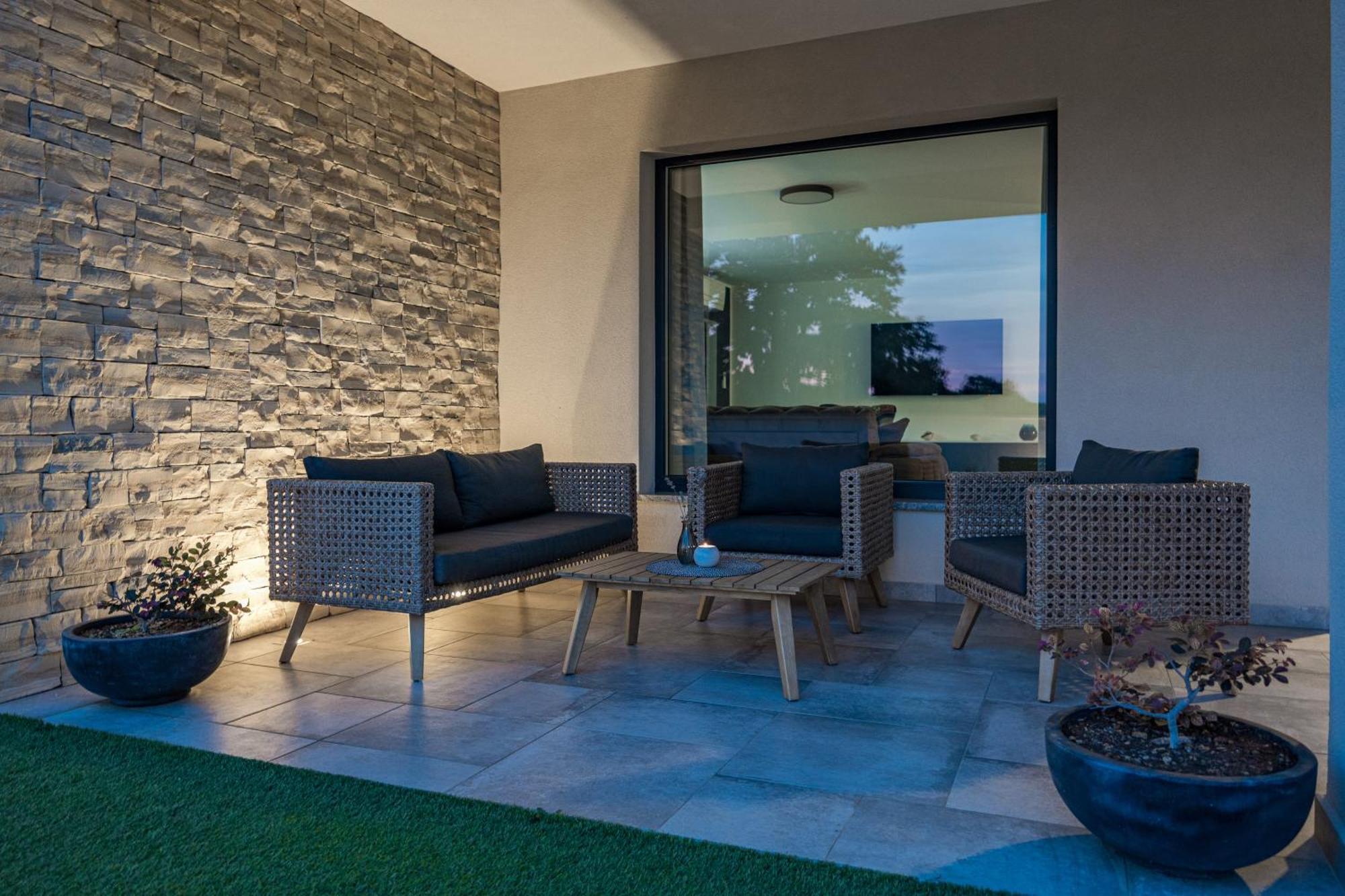 Special Offer! New Luxury Apartment With Pool, Fitness, Outdoor Bar&Grill Buje Kültér fotó