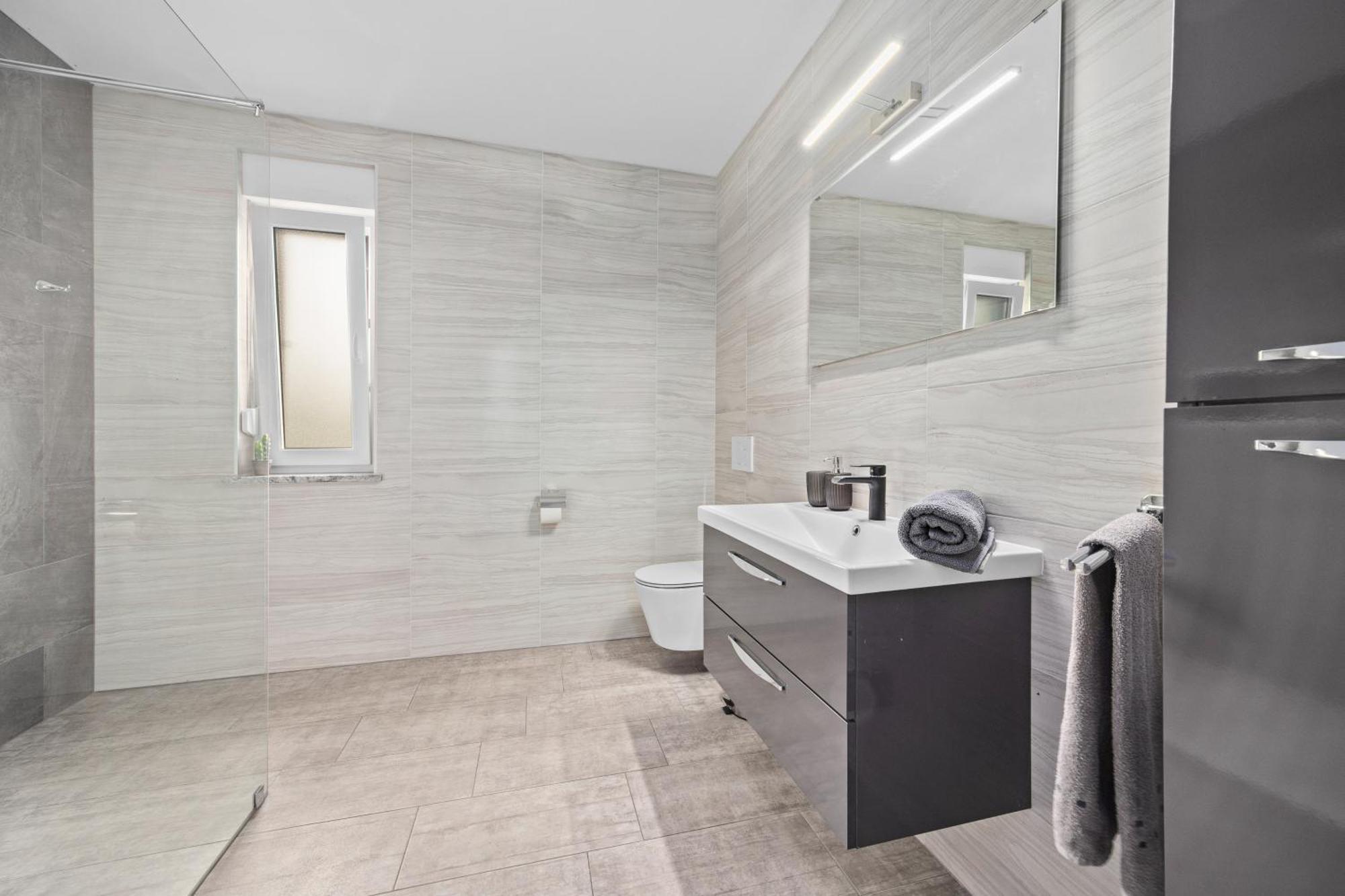 Special Offer! New Luxury Apartment With Pool, Fitness, Outdoor Bar&Grill Buje Kültér fotó