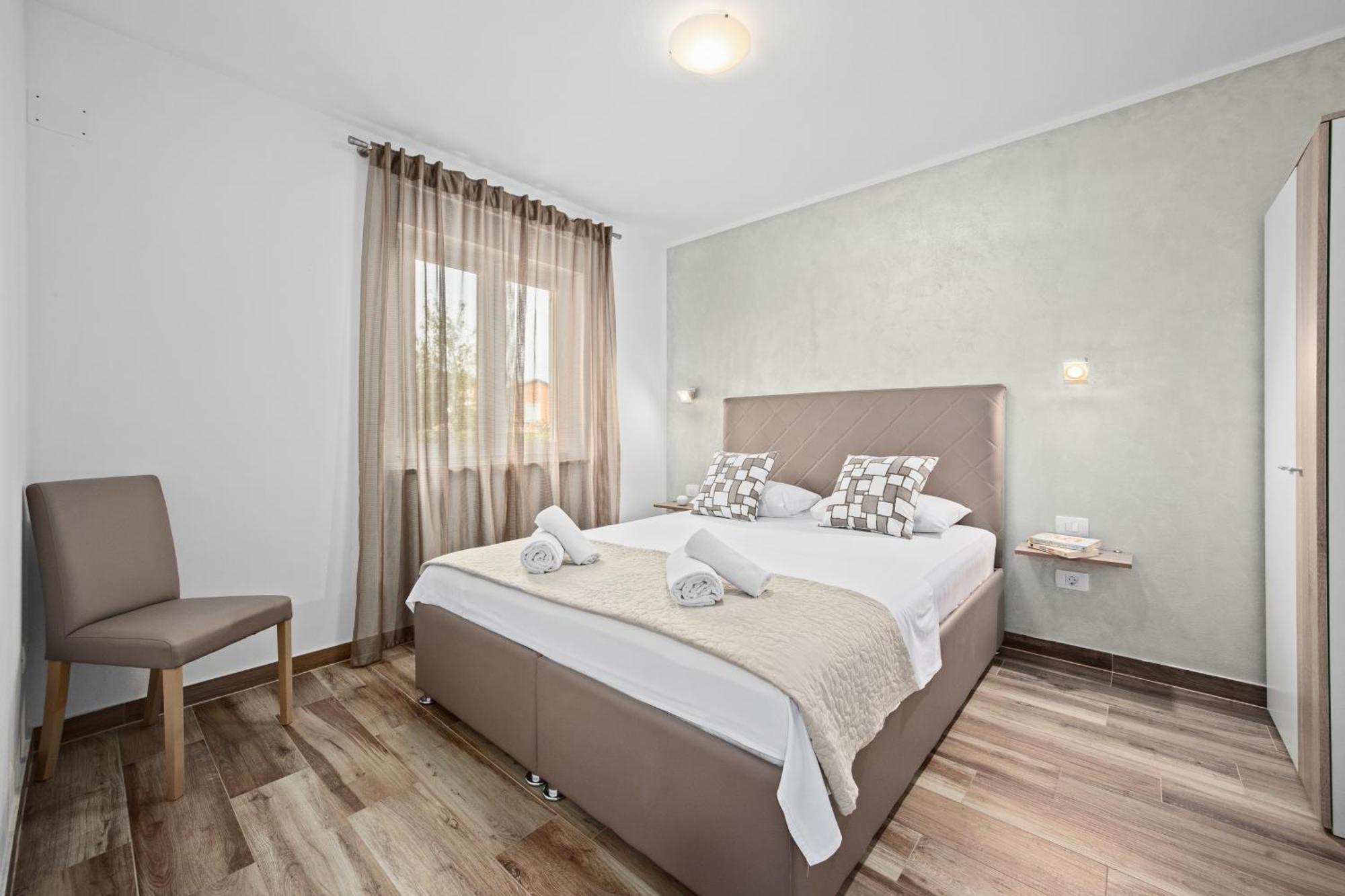 Special Offer! New Luxury Apartment With Pool, Fitness, Outdoor Bar&Grill Buje Kültér fotó