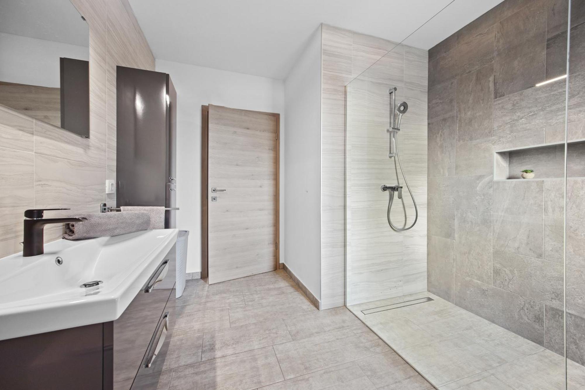 Special Offer! New Luxury Apartment With Pool, Fitness, Outdoor Bar&Grill Buje Kültér fotó
