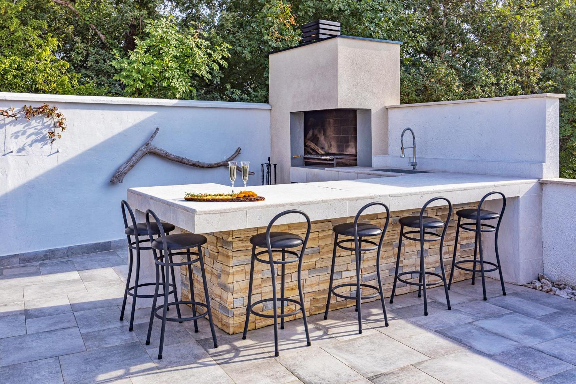 Special Offer! New Luxury Apartment With Pool, Fitness, Outdoor Bar&Grill Buje Kültér fotó