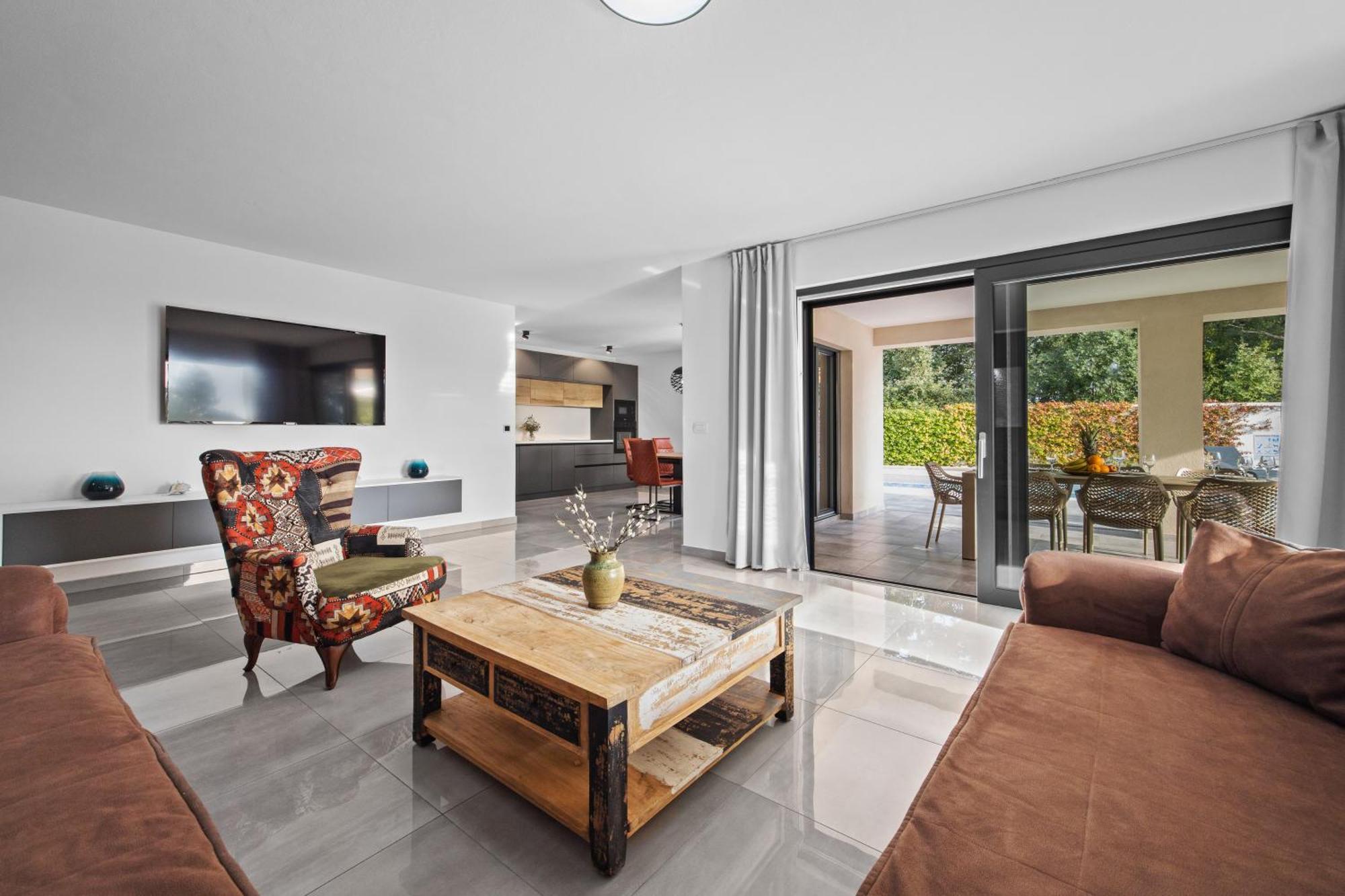 Special Offer! New Luxury Apartment With Pool, Fitness, Outdoor Bar&Grill Buje Kültér fotó