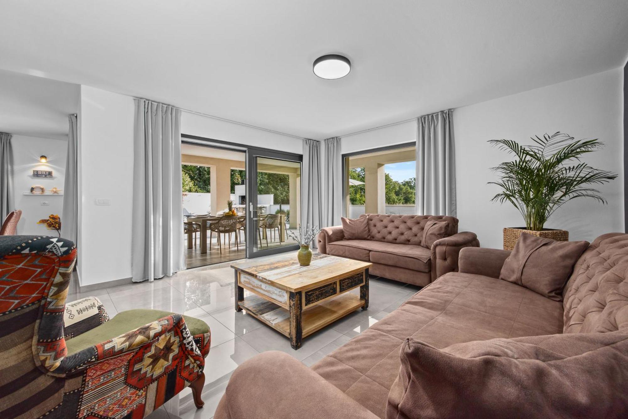 Special Offer! New Luxury Apartment With Pool, Fitness, Outdoor Bar&Grill Buje Kültér fotó