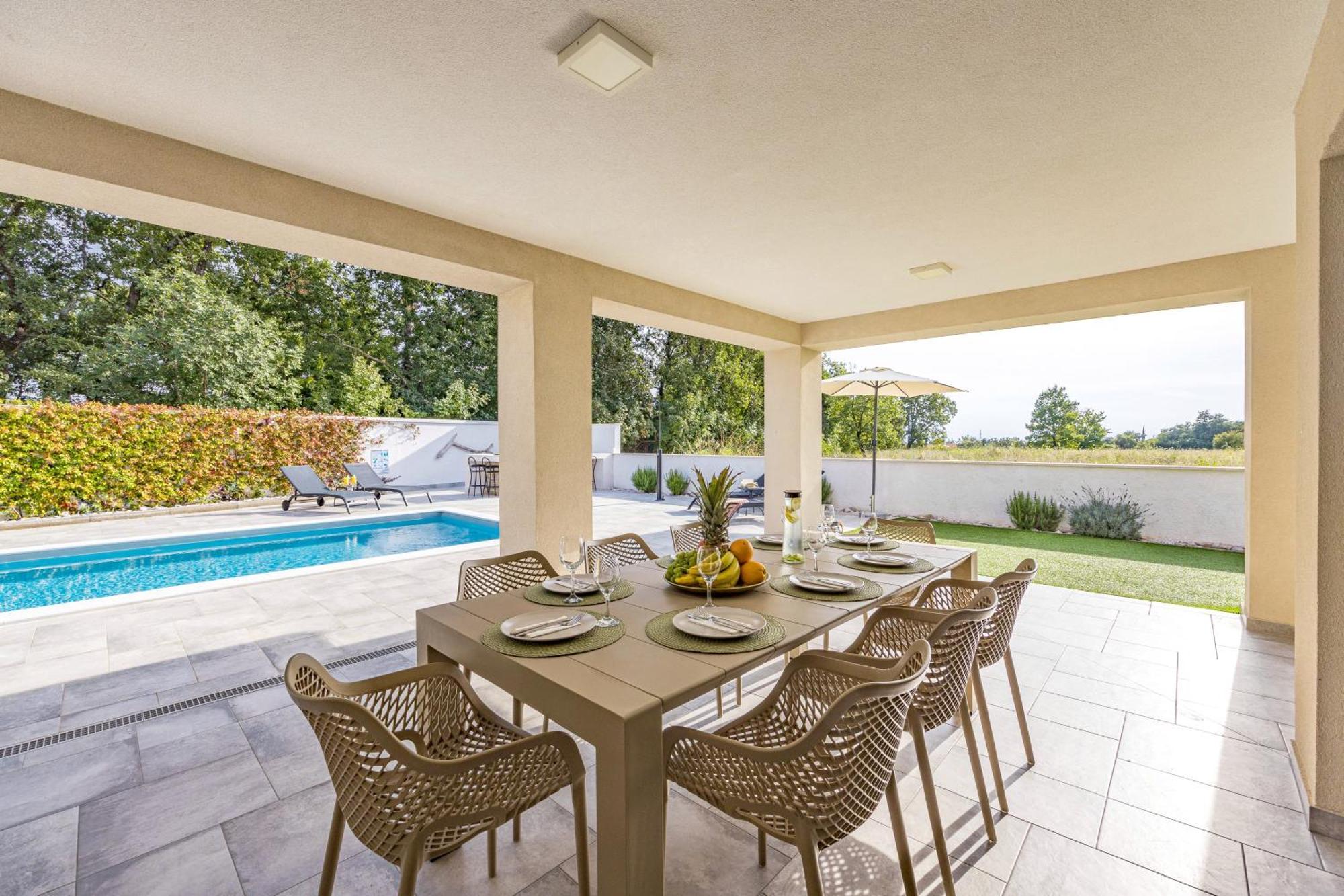 Special Offer! New Luxury Apartment With Pool, Fitness, Outdoor Bar&Grill Buje Kültér fotó